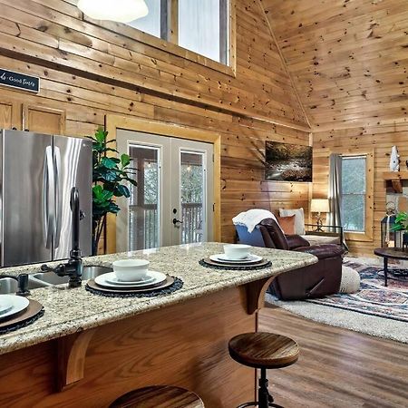 Cabin With New Hot Tub, Near Dollywood .2Bd.2Ba.Sleeps6.Bbq Sevierville Exteriér fotografie