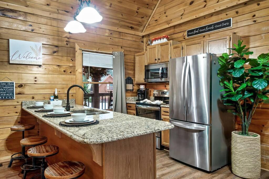 Cabin With New Hot Tub, Near Dollywood .2Bd.2Ba.Sleeps6.Bbq Sevierville Exteriér fotografie