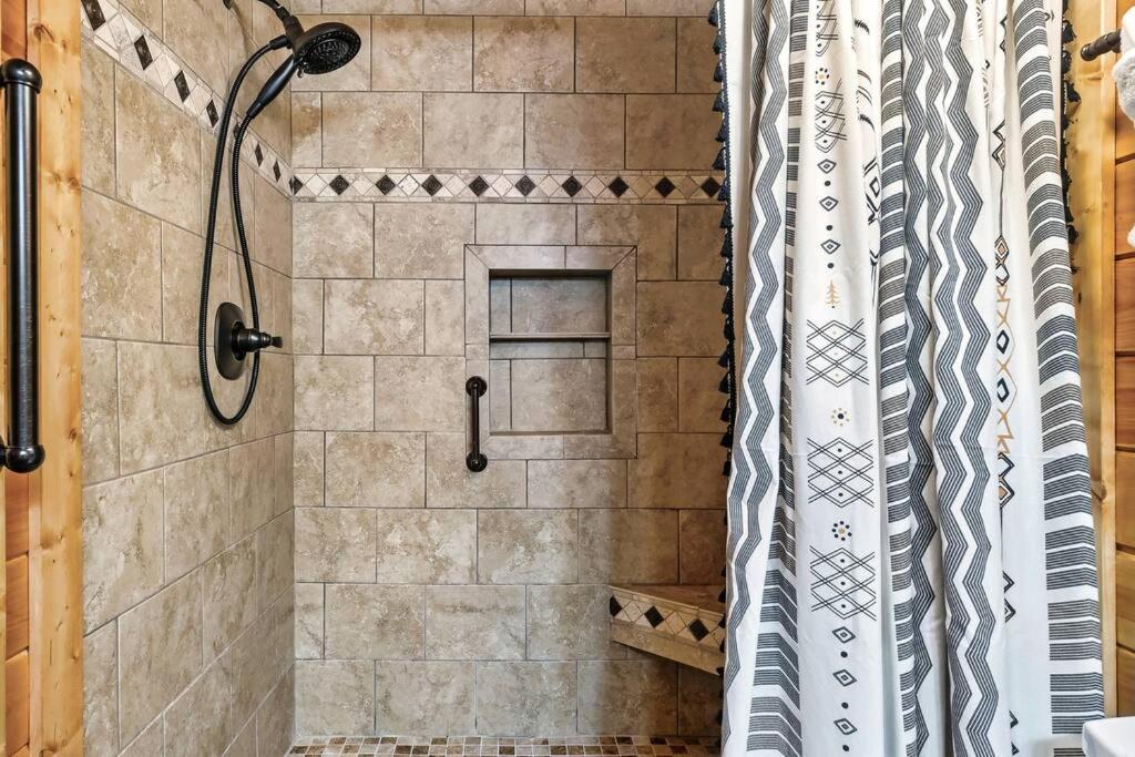 Cabin With New Hot Tub, Near Dollywood .2Bd.2Ba.Sleeps6.Bbq Sevierville Exteriér fotografie
