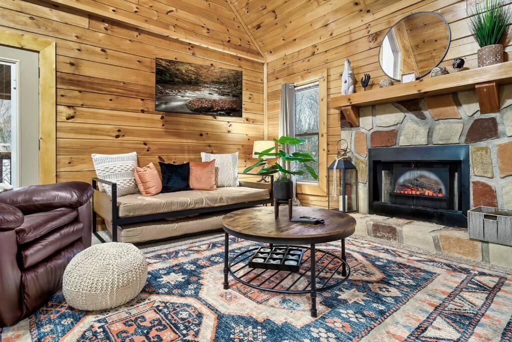 Cabin With New Hot Tub, Near Dollywood .2Bd.2Ba.Sleeps6.Bbq Sevierville Exteriér fotografie