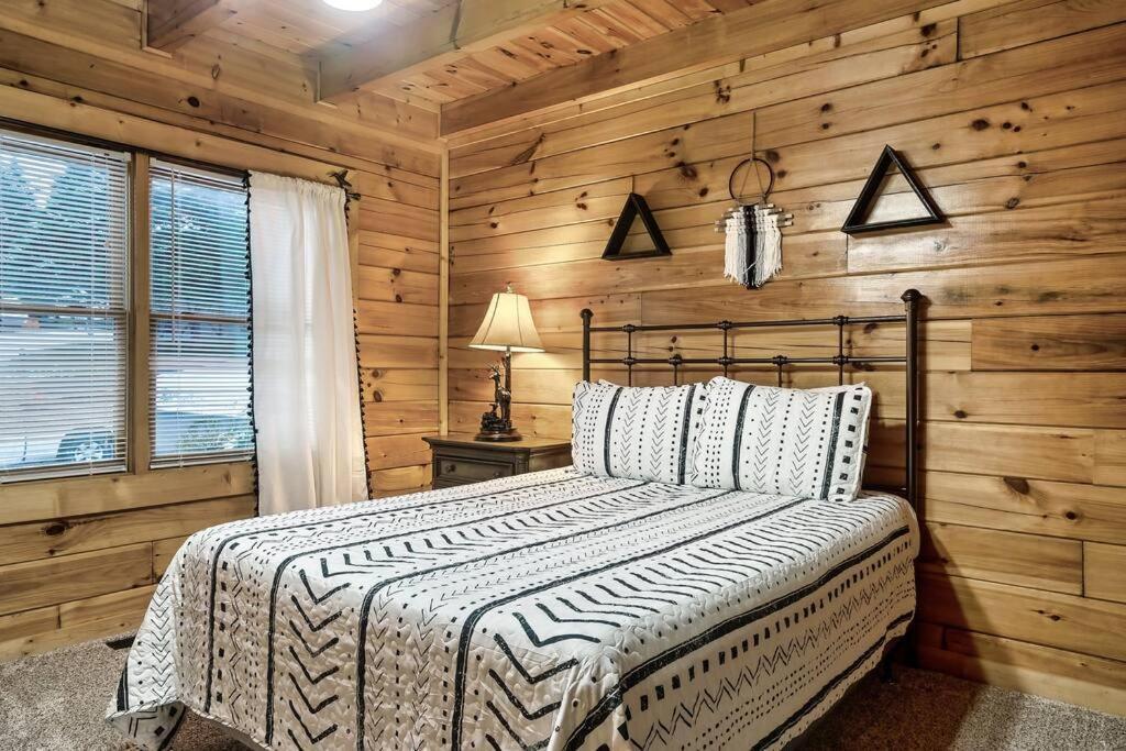 Cabin With New Hot Tub, Near Dollywood .2Bd.2Ba.Sleeps6.Bbq Sevierville Exteriér fotografie