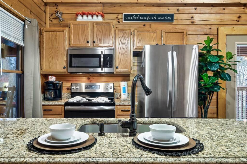 Cabin With New Hot Tub, Near Dollywood .2Bd.2Ba.Sleeps6.Bbq Sevierville Exteriér fotografie