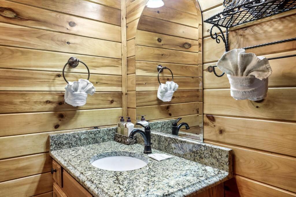 Cabin With New Hot Tub, Near Dollywood .2Bd.2Ba.Sleeps6.Bbq Sevierville Exteriér fotografie