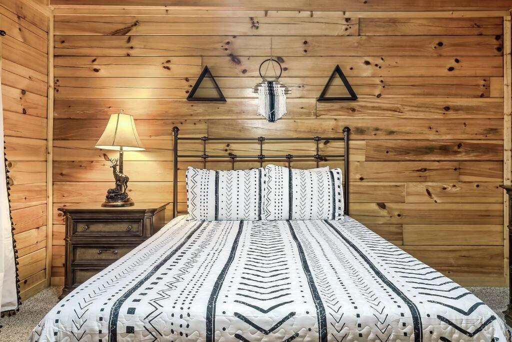 Cabin With New Hot Tub, Near Dollywood .2Bd.2Ba.Sleeps6.Bbq Sevierville Exteriér fotografie