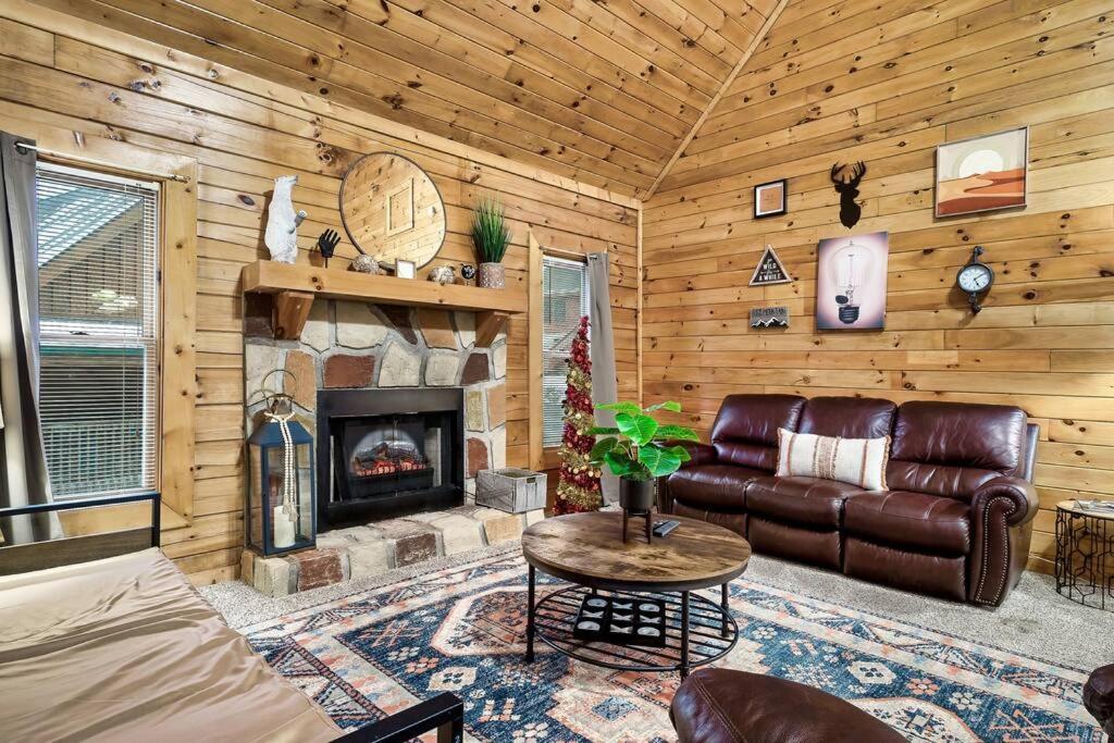 Cabin With New Hot Tub, Near Dollywood .2Bd.2Ba.Sleeps6.Bbq Sevierville Exteriér fotografie